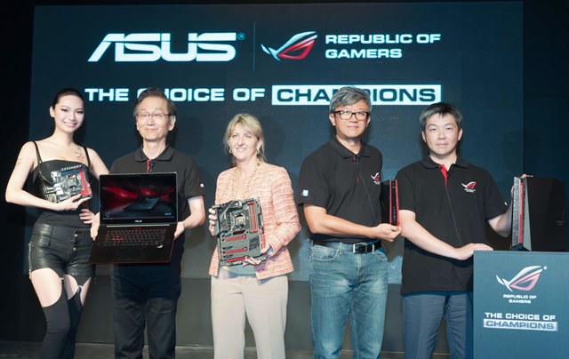 ASUS Top Management and Intel Vice President, Lisa Graff present the ROG product line-up