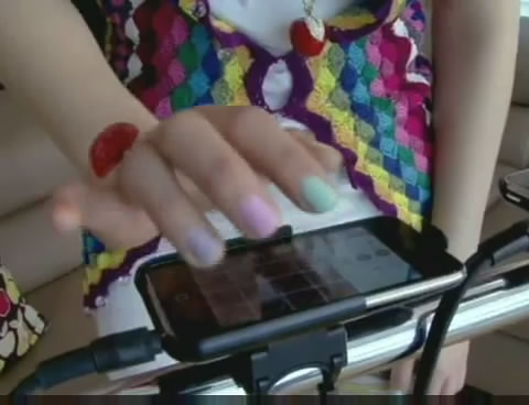 Imitate Lady Gaga using iPhone by Apple Girl