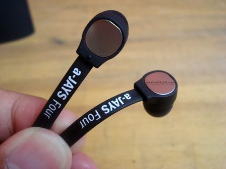 a-JAYS Four Review: Small and Tangle Free Headphones